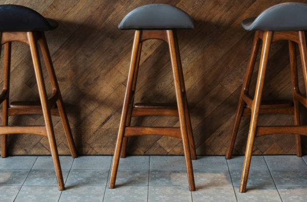 Are Bar Stools Better Than Chairs? | Steal The Style