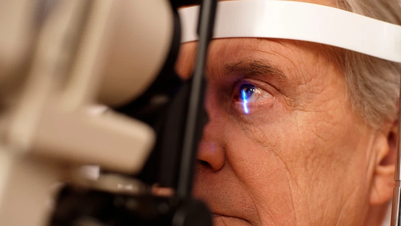 refractive lens exchange pros and cons
